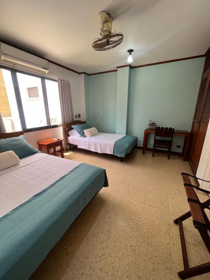 Hotel Caucasia Extérieur photo