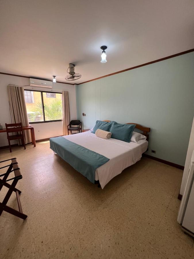 Hotel Caucasia Extérieur photo