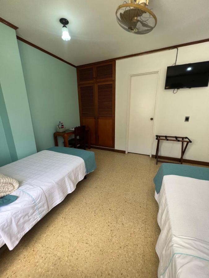 Hotel Caucasia Extérieur photo