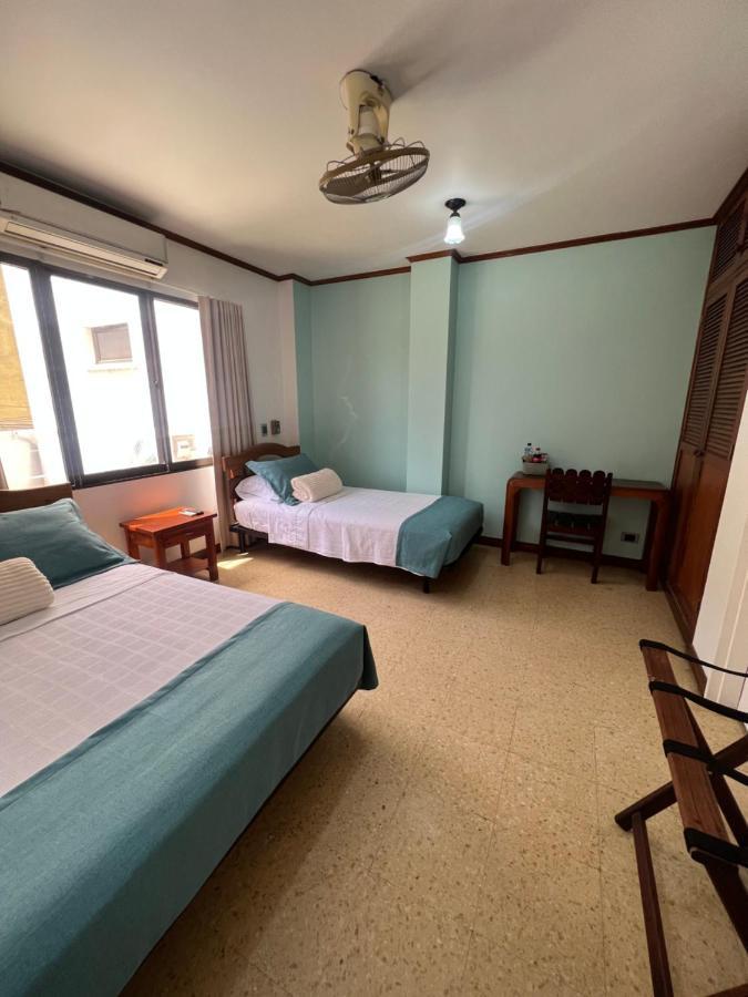 Hotel Caucasia Extérieur photo