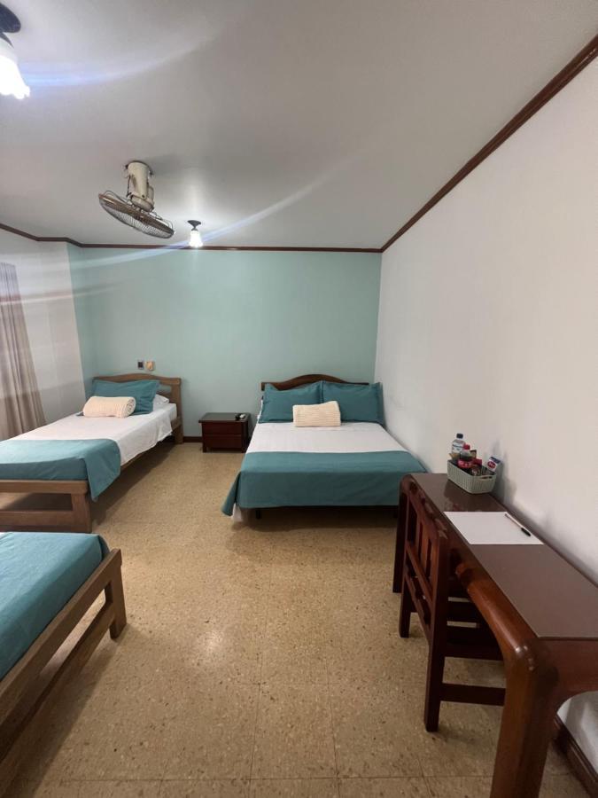 Hotel Caucasia Extérieur photo
