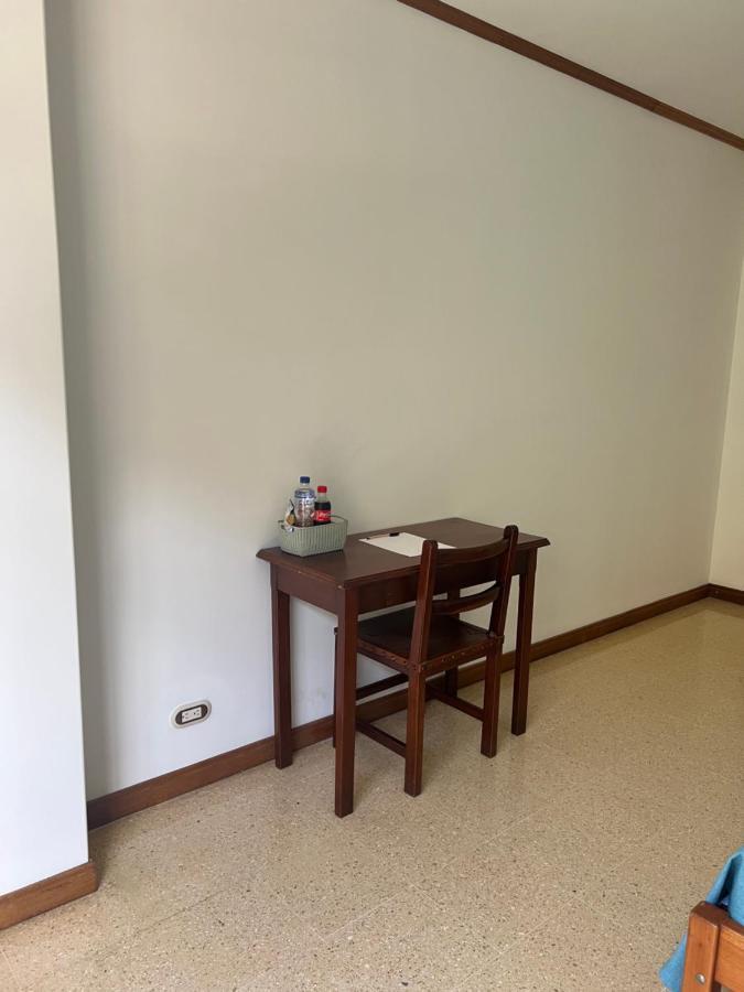 Hotel Caucasia Extérieur photo