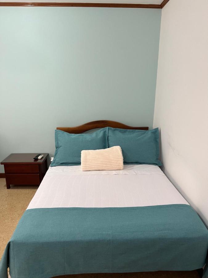 Hotel Caucasia Extérieur photo