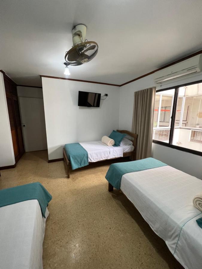 Hotel Caucasia Extérieur photo