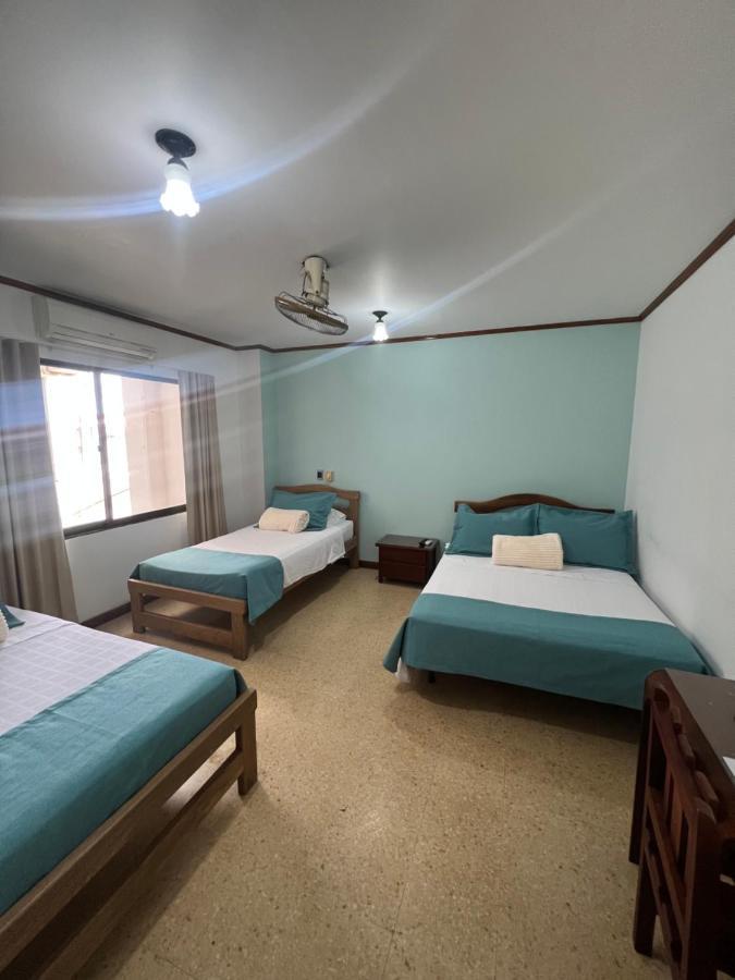 Hotel Caucasia Extérieur photo